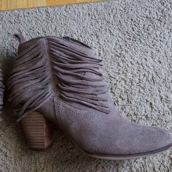 STEVE MADDEN 8.5 SUEDE FRINGE BOOTIES - Picture 2 of 8
